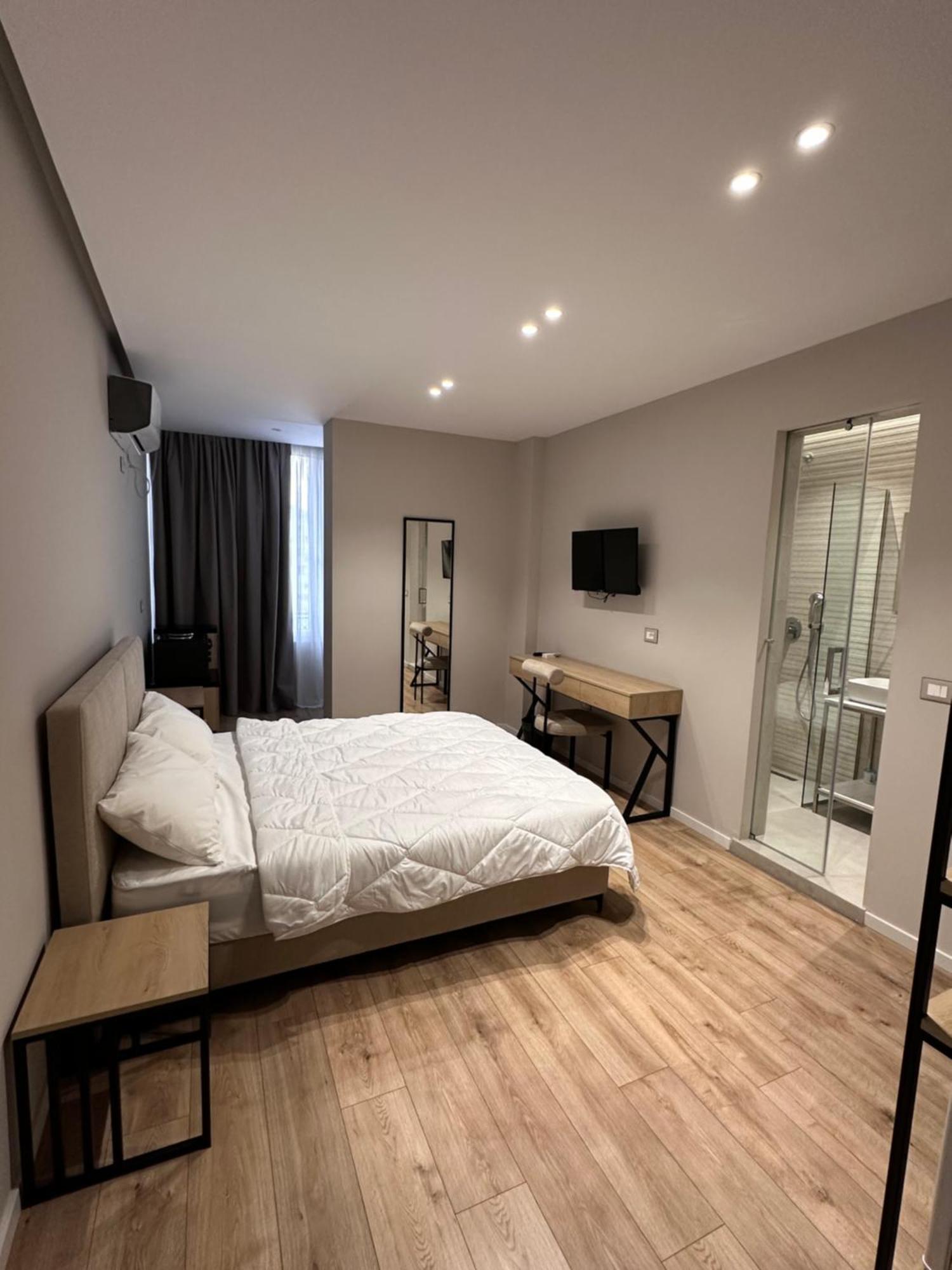 Amazon 8 Guesthouse Tirana Extérieur photo