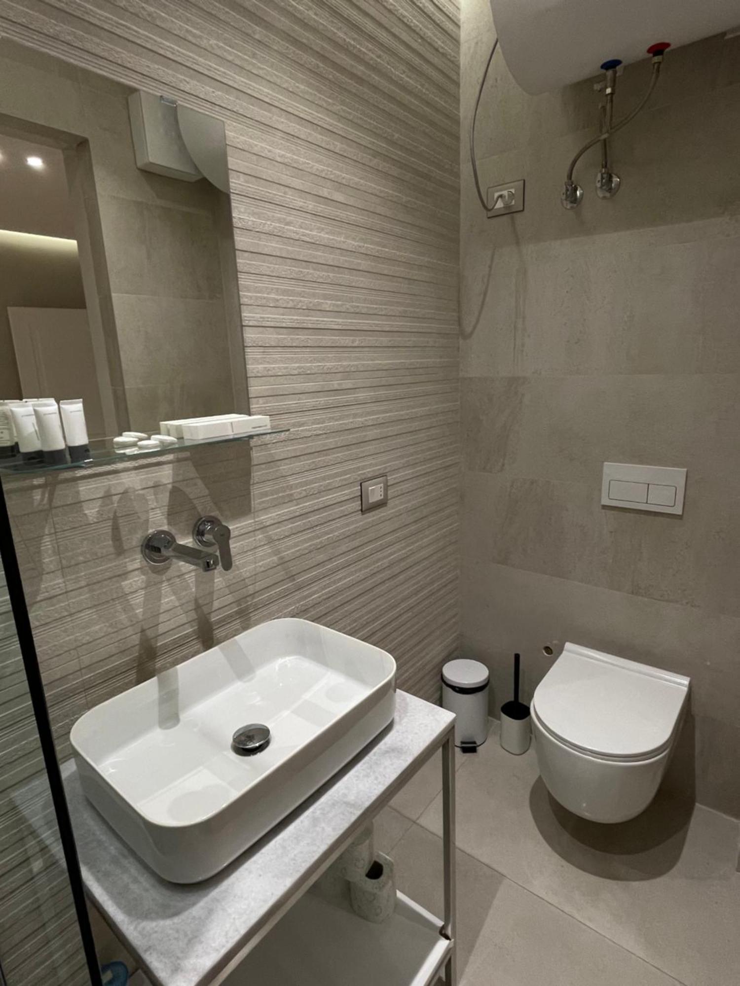 Amazon 8 Guesthouse Tirana Extérieur photo