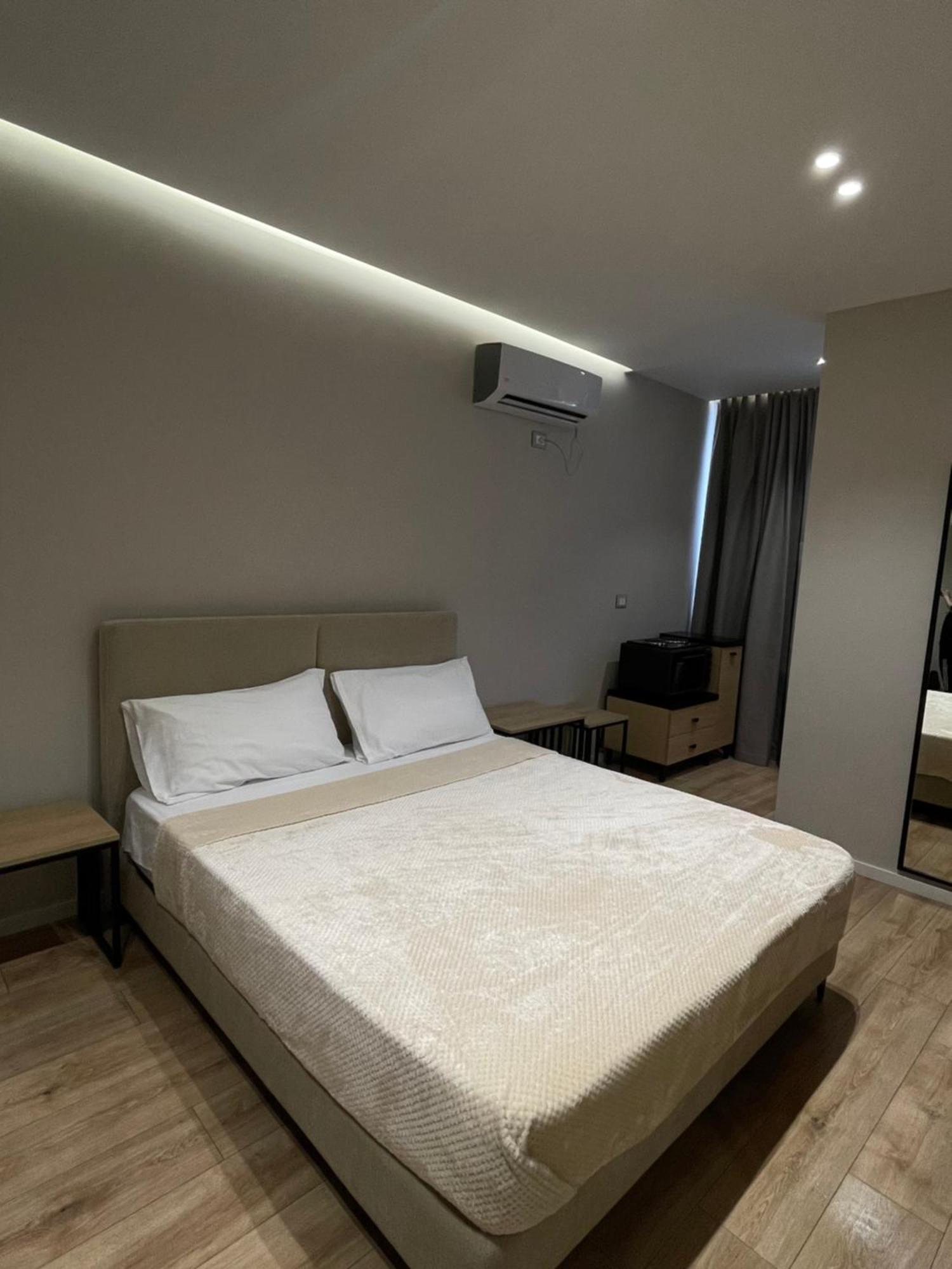 Amazon 8 Guesthouse Tirana Extérieur photo